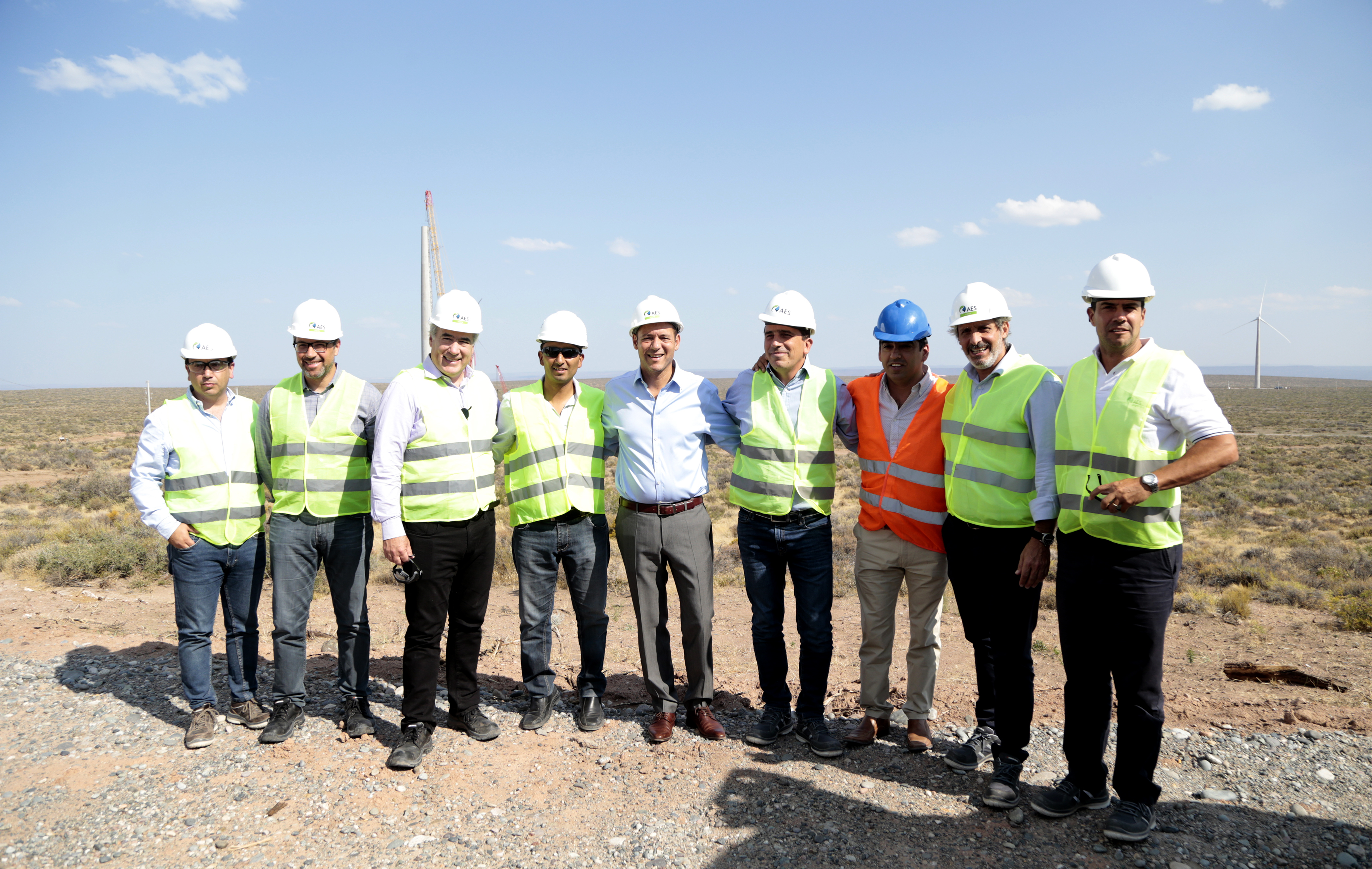El gobernador Gutiérrez recorrió la obra junto a los directivos de la firma inversora y la constructora del primer parque eólico de Neuquén.