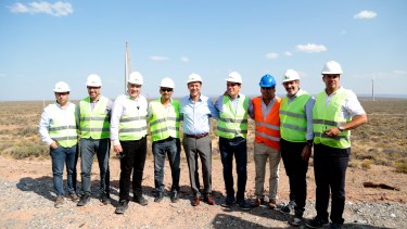 El gobernador Gutiérrez recorrió la obra junto a los directivos de la firma inversora y la constructora del primer parque eólico de Neuquén.