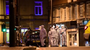 Londres: la policía británica mató al atacante que apuñaló a dos personas