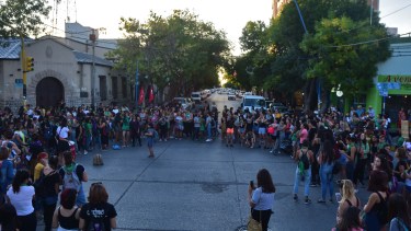 Así se vivió en Roca la movilización. Foto: Gonzalo Maldonado.-