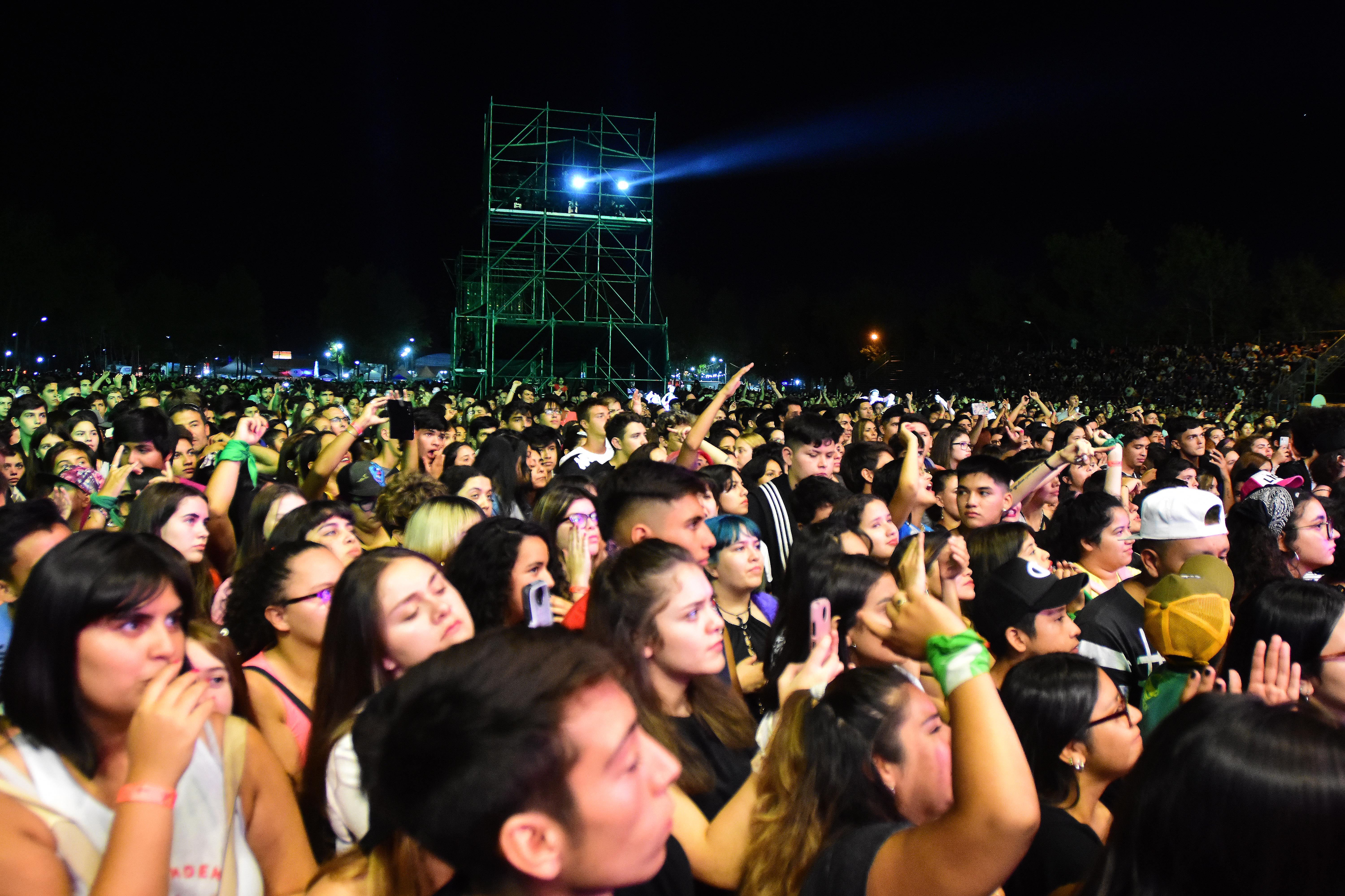 Fiesta de la Manzana domingo de cierre con Tini y Rojas Diario