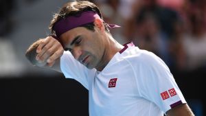 Federer fue operado de su rodilla derecha y regresará en junio