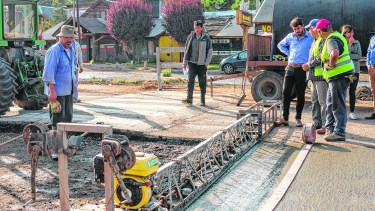 El intendente, Carlos Saloniti (MPN), propone un vínculo diario con los vecinos y los trabajadores municipales.