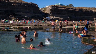 La Lobería es una de las playas elegidas por los veraneantes. Foto: Marcelo Ochoa.
