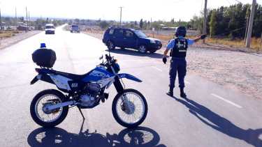 Uno de los cortes se ubicó en el ingreso al Parque Industrial de Neuquén. (Mauro Pérez).-