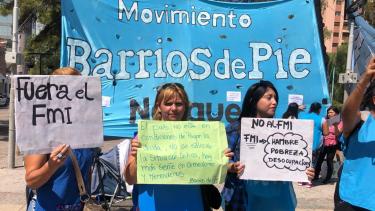 Barrios de Pie organizó una radio abierta en el monumento para protestar contra el FMI. (Gentileza).-
