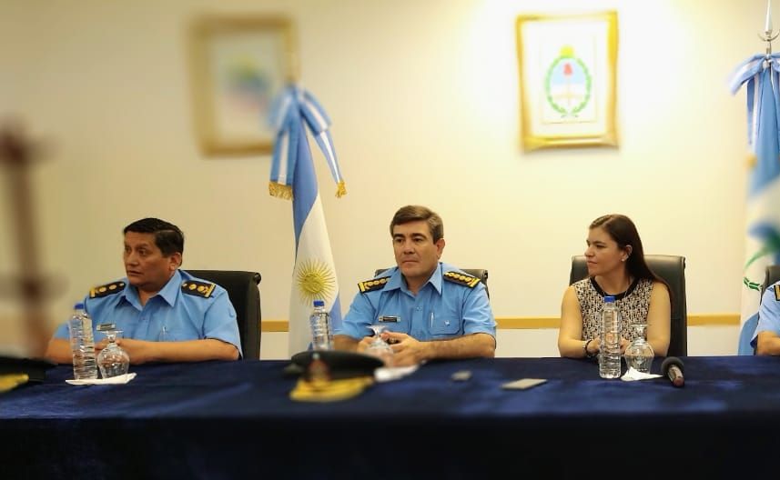 La ministra de Gobierno, Vanina Merlo, participó de la conferencia de prensa en la Jefatura de Policía. Foto Mauro Pérez.