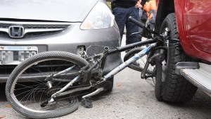 Cipoleña iba al trabajo en bicicleta, la chocaron y cobrará 160 mil pesos