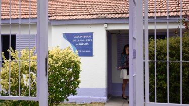 La casa de las mujeres funciona en El Ceibo 426, de lunes a viernes de 9 a 15. (Archivo Florencia Salto).-