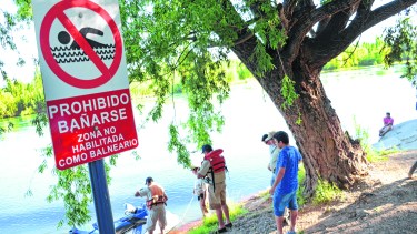 Este año, los operativos de rescate aumentaron en el balneario de Neuquén.