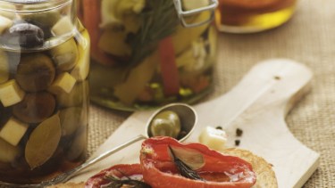Aceitunas y queso a la griega