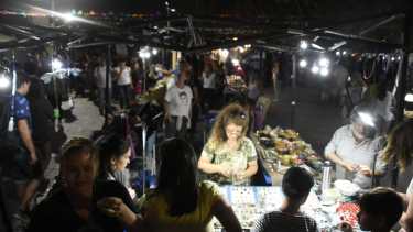 Los artesanos nunca faltan a la fiesta. Sus puestos son desde el primer día, el paseo obligado de los visitantes. (FOTOS: Juan Thomes)