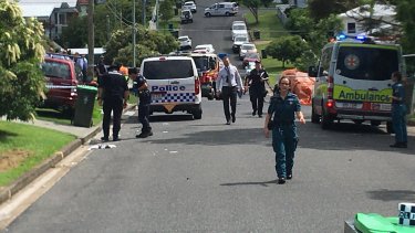Los equipos de rescate llegaron rápidamente al lugar pero nada pudieron hacer para salvar a los niños que murieron incinerados en el auto.