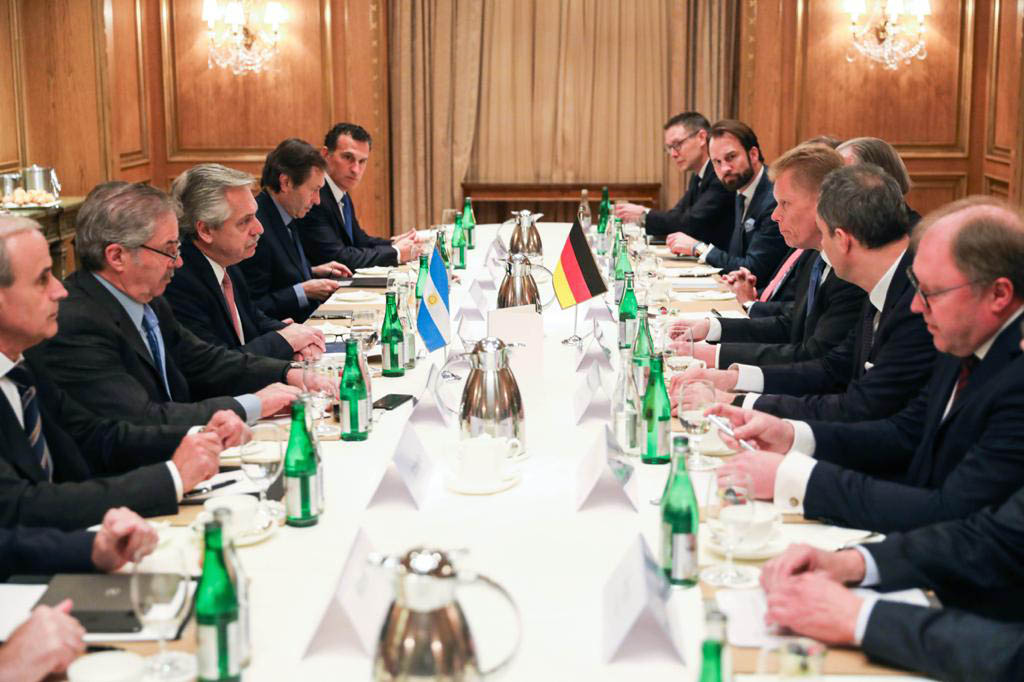 El presidente Alberto Fernández compartió un desayuno con empresarios alemanes con inversiones en el país. Foto Télam. 