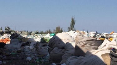 Referentes municipales visitaron una planta de reciclaje. Foto: gentileza. 