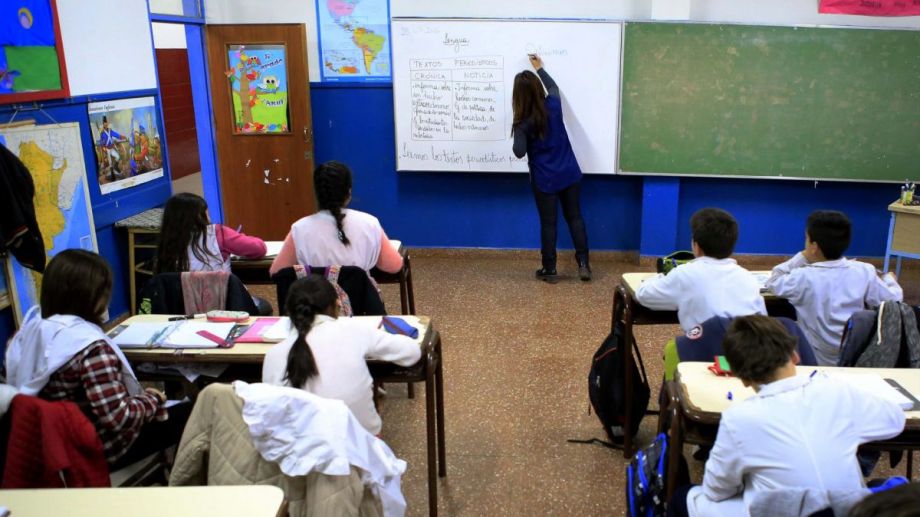 La ministra de Educación, Cristina Storioni, indicó que trabajan junto a Nación para elaborar un protocolo que permita el regreso a as aulas. Enfatizó que aún no hay fechas en "ninguna parte del país". 