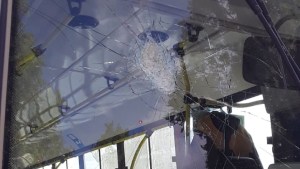 Atacan colectivos en Bariloche: hay un detenido