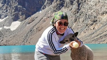 Norte neuquino: este trekking al cerro Corona no se lo quiso perder ni el corderito Hitiel