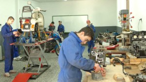 La Escuela de Oficios desembarca en los barrios de Cipolletti