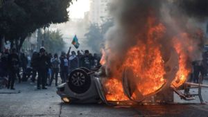 Noche violenta en Viña del Mar: 40 autos quemados y 30 heridos