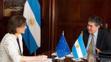 El secretario de Energía recibió ayer a la embajadora de la Unión Europea.