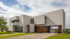 El desafío era orientar las vistas a la laguna artificial