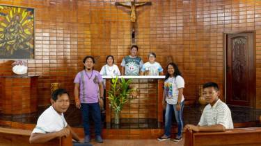 Fieles de la diócesis de São Gabriel da Cachoeira en septiembre en Manaos durante una asamblea previa al sínodo de la Amazonia.  (foto Toni Pires-El País)