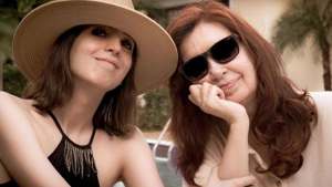Cristina Kirchner regresó al país desde Cuba con su hija Florencia