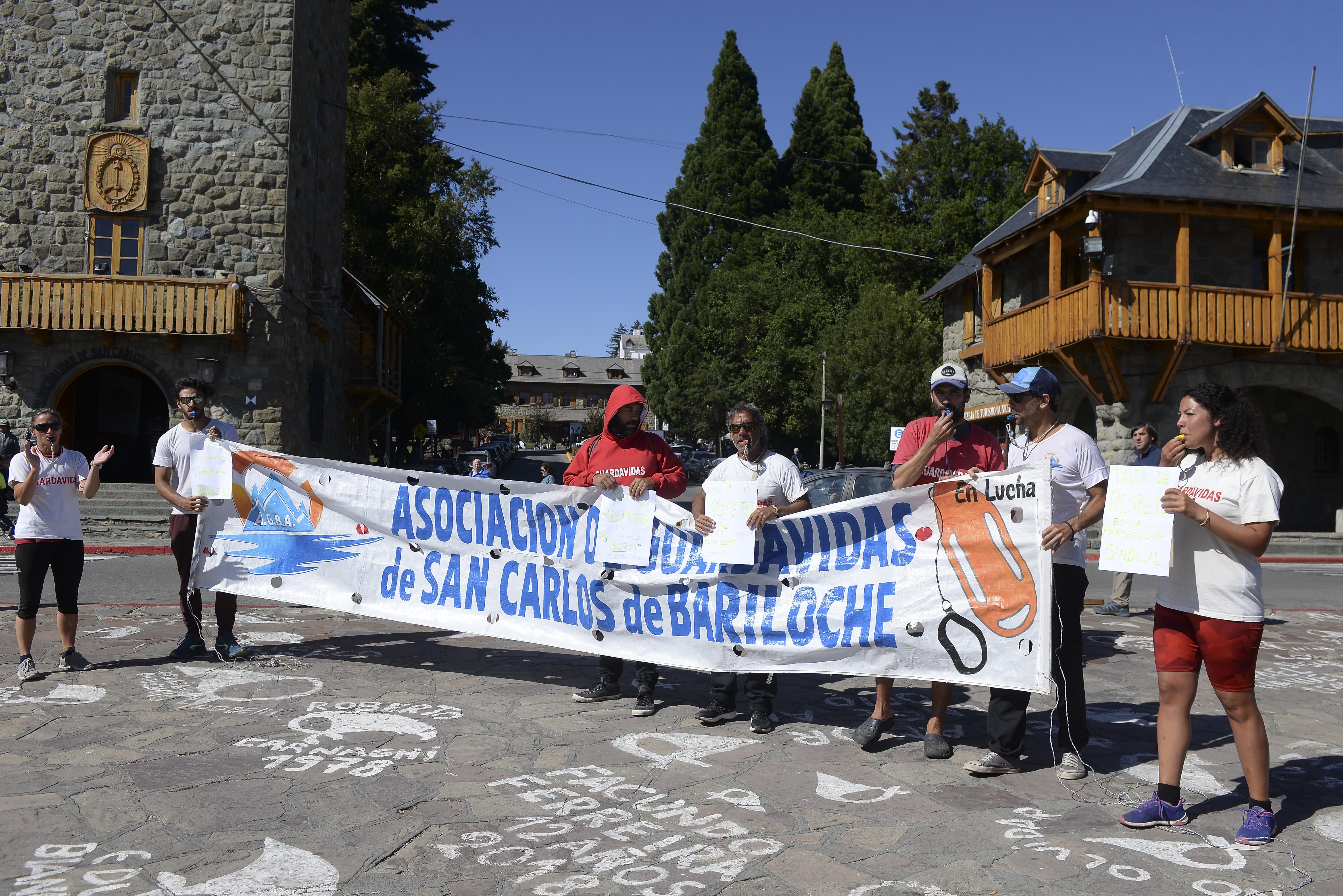 Los guardavidas de Bariloche mantienen un conflicto con el municipio. Foto: archivo