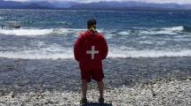 Imagen de Polémica en Bariloche por el despido de un guardavidas