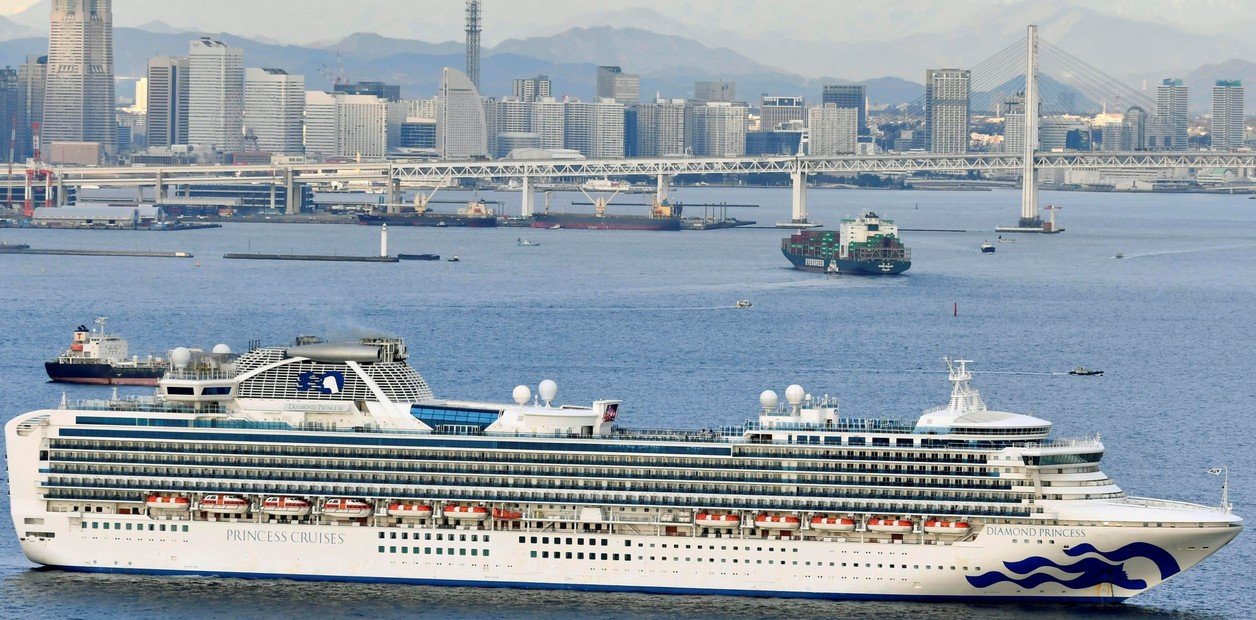 El crucero sigue varado en Japón. El ministerio de Salud continúa con los exámenes médicos,