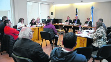 Los imputados escucharon, sentados en la primera fila de la sala, el relato de las víctimas en la primera jornada del juicio. Foto: Alfredo Leiva