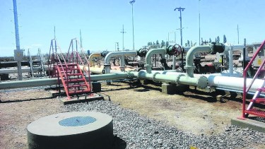 Señal Picada y Punta Barda. La empresa opera la planta de tratamiento de agua desde 1979, en el oeste de Río Negro. 