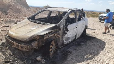 El auto fue hallado al sur del río Negro el lunes por la tarde. (foto: gentileza)