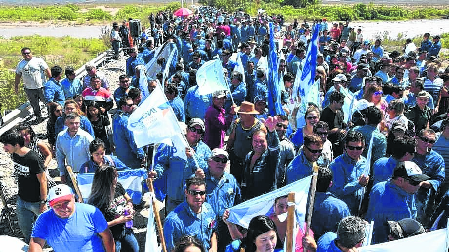 El 4 de este mes una cocurrida protesta cortó el puente entre Rincón y Mendoza. Fue impulsada por el gobierno municipal. 