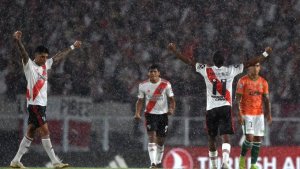 River mantuvo su ventaja en la Superliga tras vencer a Banfield