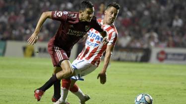 Nacho Fernández, de cabeza, anotó el gol del empate para River.