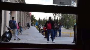 Turno mañana: el horario escolar que produce “jet lag social” en los chicos
