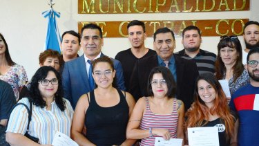 Rioseco aprovechó una entrega de lotes para hablar, sin hablar, de las tomas de Neuquén. 