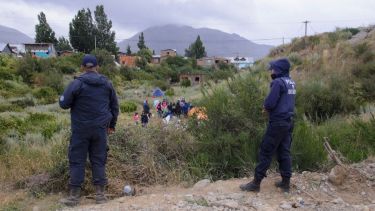 Las familias que permanecen en la toma del barrio Omega fueron convocadas a una mediación que se hará mañana miércoles en el Ministerio Público Fiscal. (Foto: Archivo)