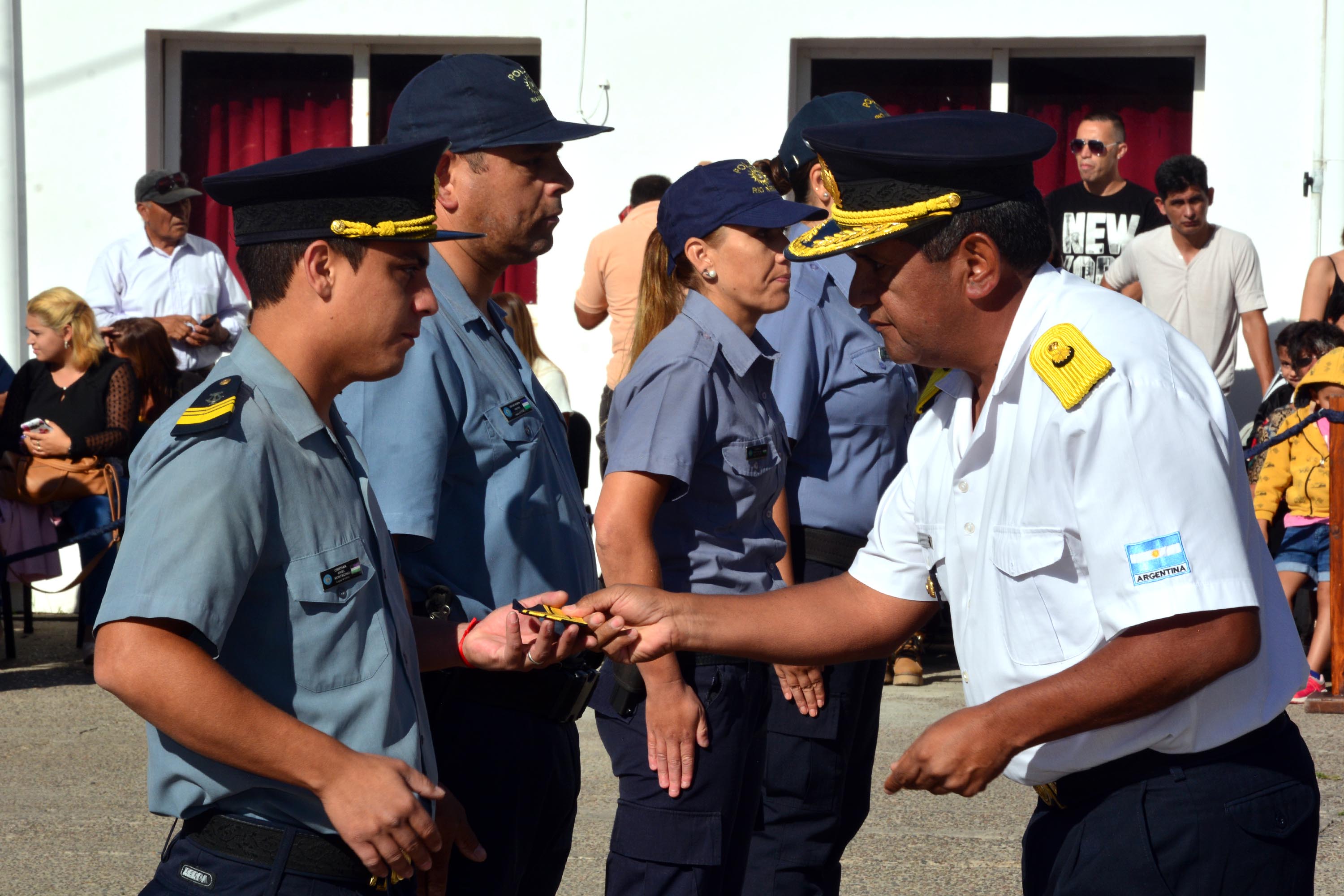 Ascendidos en la Policía de Río Negro recibieron sus insignias Diario