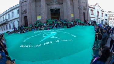 La marcha se concentró frente a la catedral de la capital rionegrina. Foto: Pablo Leguizamon