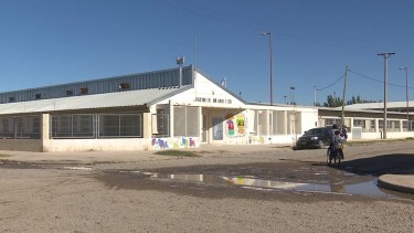 Aseguran que quieren cerrar el secundario vespertino del Anai Mapu en Cipolletti. (Foto gentileza)