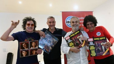 Relanzado. Charly, Aznar y Lebón, junto a Diego Boris, presidente del Inamu.