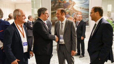 El gobernador Omar Gutiérrez fue invitado a la reunión del directorio del organismo de financiamiento de América Latina.