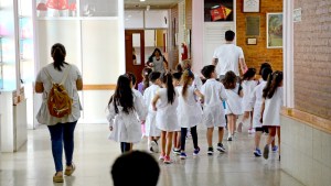 ¿Qué docentes no podrán volver a las clases presenciales en Neuquén?