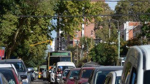Debut con bocinazos de los nuevos semáforos instalados  en el centro de Neuquén