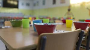 Afirman que no faltarán alimentos para los niños en comedores escolares