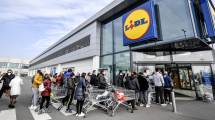 Imagen de Largas filas en los supermercados de Italia antes del inicio de la cuarentena