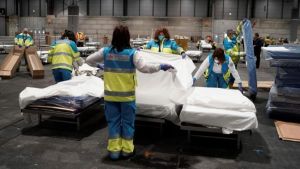 España suma contagios con algo menos de intensidad pero los muertos alcanzan cifra récord en un día